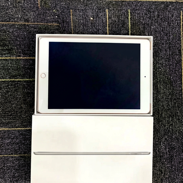 Used for I-Pad 5 2017 A1823 Wi-Fi 9.7 Inch 128GB Intel 2-in-1 with Keyboard Retina Touch Screen IOS10.3 Business Use Tablet
