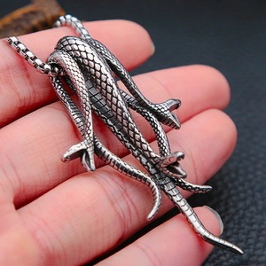 Collar con colgante de serpiente de tres cabezas de acero inoxidable yunnique, joyería del zodiaco animal para hombre, cadena de perlas de 60cm, accesorio de moda - Product Image 4