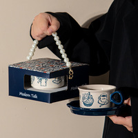 Ensemble de tasses et soucoupes en céramique florales rétro de luxe léger, créatives et originales, avec boîte cadeau perlée, pour le thé de l'après-midi et l'usage domestique