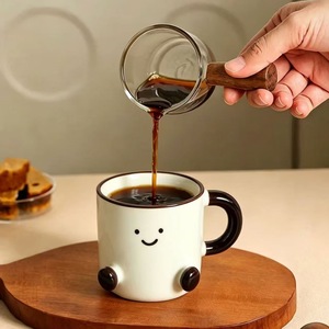 Tazza da Caffè in Ceramica Creativa con Faccina Sorridente, Simpatica Tazza per Bere Acqua con Piccole Piedeformi - Product Image 4