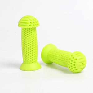 Nhà sản xuất bán buôn cao su xe đạp tay lái bao gồm cho trẻ em của xe tay ga và cân bằng xe đạp cần thiết cưỡi phụ kiện - Product Image 2