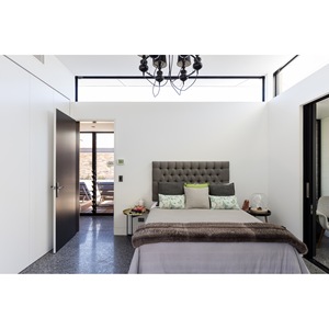 Villa moderna con estructura de acero ligero para uso hotelero con exterior de madera y paredes de vidrio - Product Image 3
