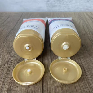 Loción Facial Hidratante Antiarrugas de 24 Horas Enriquecida con Aloe, 198 ml, 7 Humectantes y 3 Vitaminas - Product Image 3