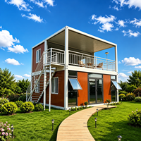 Maisons modulaires préfabriquées à deux étages en conteneurs, idéales pour les loisirs, les séjours touristiques et l'hébergement.