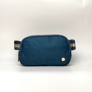 USA Oversea Warehouse 1L Fanny Pack with Gold Logo Strap Belt Bag for Sports Waterproof Waist Bag Adjustable Strap - Product Image 3