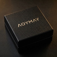 Boîte cadeau de luxe en cuir matelassé pour parfum, emballage personnalisé avec logo, design rigide bordeaux, accents dorés, emballage de parfum haut de gamme