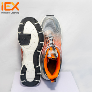Chaussures de football en gros, stock de conteneurs de 40 pieds, exportation de conteneurs de 20 pieds pour les marchés d'Amérique centrale, d'Amérique du Sud, d'Asie du Sud-Est et d'Afrique - Product Image 1