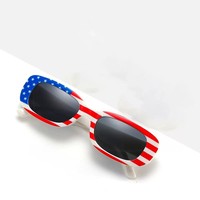 Échantillon gratuit Lunettes de soleil bon marché assorties avec des drapeaux nationaux pour le match de football mondial Lunettes de soleil