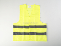 Kit d'outils d'urgence routière standard européen pour voiture comprenant un câble de suralimentation et un triangle d'avertissement