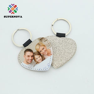 Llavero de Cuero con Forma de Corazón Brillante y Logotipo Personalizado, Sublimable, para Mosquetones y Llaveros Promocionales, Hecho en China - Product Image 5