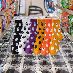 Cartoon Ghost Design Halloween Colorful Crew Chaussettes pour hommes pour une utilisation quotidienne au printemps avec logo corporel - Product Image 2