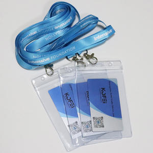 Étui pour cartes en PVC souple personnalisé de haute qualité et bon marché, porte-cartes d'identité en plastique avec lanière rose - Product Image 5