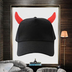 หมวกแก๊ปเบสบอลผ้าแคนวาสโพลีเอสเตอร์ 5 ชิ้น ปักลาย 3 มิติ รูปเขาปีศาจตลกๆ พร้อมโลโก้แบบกำหนดเอง ปรับขนาดได้ แบบเรียบๆ ไม่มีลาย - Product Image 3