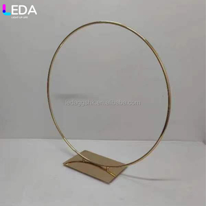 Support de plante rond en métal plaqué or de haute qualité LEDA pour décoration de mariage sur table avec base - Product Image 4
