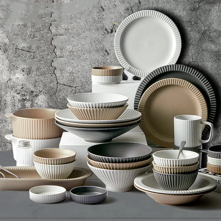 Cina 24 pezzi set di stoviglie in porcellana 72 pezzi bianco opaco marrone nero all'ingrosso bianco ceramica set da pranzo