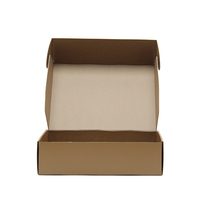 Boîtes postales d'emballage et d'expédition de vêtements de luxe avec logo personnalisé Boîte d'emballage d'expédition pliante pour T-shirt de vêtements