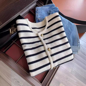 <span class=keywords><strong>Cardigan</strong></span> <span class=keywords><strong>court</strong></span> tricoté en laine cirée rayé <span class=keywords><strong>rouge</strong></span> et blanc pour <span class=keywords><strong>femme</strong></span>, style décontracté, collection automne 2025, effet rajeunissant - Product Image 2