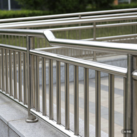 Système de garde-corps de chaussure moderne en aluminium pour l'extérieur Balustrade en verre sans cadre à canal en U avec installation de bricolage pour les balcons
