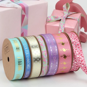 Rubans en satin recyclé personnalisés de 1-1/2 pouce de large, imprimés à une face avec des motifs géométriques de flamants roses en feuille d'or, pour emballages cadeaux décoratifs - Product Image 5