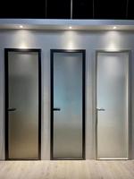 Pintu Ayun Kaca Aluminium Berengsel Minimalis Fitur Soft Close Kaca Tempered Desain Prancis untuk Interior Rumah Sakit dan Kantor