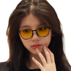 Gafas de visión nocturna fotocromáticas redondas ultraligeras para mujer, montura de PC, protección contra luz azul UV, uso diurno y nocturno - Product Image 2