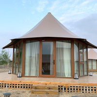 Tente de glamping hexagonale de luxe 4 saisons en PVDF PVC avec isolation thermique et portes vitrées, type yourte
