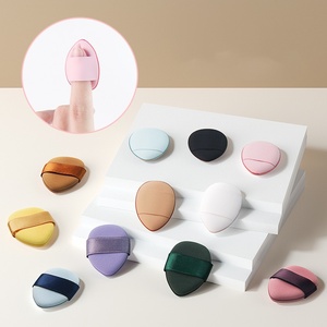 Éponge de maquillage douce et lavable en forme de mini coussin d'air avec logo personnalisé pour l'application du correcteur - Product Image 1