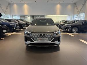 Audi Q4 <span class=keywords><strong>E</strong></span>-tron 40 SUV Elettrico Usato 2024, Versione Premium <span class=keywords><strong>a</strong></span> Lunga Autonomia, Pronto per l'Esportazione, Grigio su Nero - Product Image 1