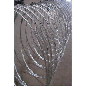 Alambre de púas tipo concertina BTO-22 galvanizado con núcleo de 2.5 mm de diámetro para cercas de seguridad - Product Image 3