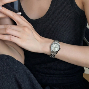 Reloj Redondo Plateado CILOA para Mujer, Personalizable para Mujeres Casuales y a la Moda, Reloj de Cuarzo de Alta Calidad, Regalo de Lujo Ligero - Product Image 5