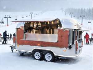 Chariot de cuisine de rue sicilienne avec friteuse à arancini et plaque chauffante pour panelle, pour les boulettes de riz, les galettes de pois chiches, les cannoli et la granita - Product Image 1