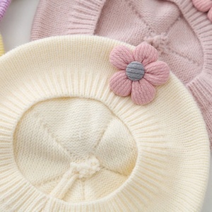 Landfond accesorio otoño e invierno Bebé niñas lindo flor boinas gorra de punto sombrero de pintor - Product Image 3