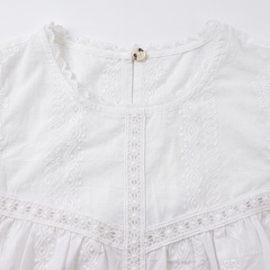 Débardeur en coton blanc pour femme avec dentelle et volants, col rond, style Prairie Chic, respirant, broderie tissée à la main, motif uni - Product Image 3