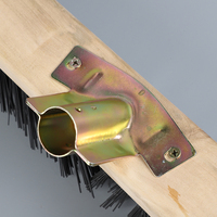 Brosse à poils en nylon robuste pour le nettoyage des sols d'entrepôts, des patios et des terrasses