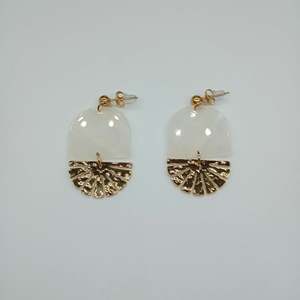 Boucles d'oreilles pendantes tendance en acier inoxydable 316L avec placage or PVD, durables et résistantes - Product Image 1