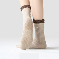 Chaussettes de yoga colorées antidérapantes avec bordure à bulles et décoration de perles en coton pour femmes, chaussettes de Pilates pour la vente en gros