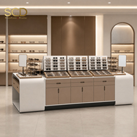 Vitrine d'exposition de lunettes sur mesure, mobilier de magasin d'optique, comptoir d'exposition en îlot avec design incurvé et étagères à lunettes multi-niveaux