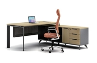 Bureau de direction en forme de L avec rangement, poste de travail informatique moderne, construction en bois et métal, design modulaire, haute qualité