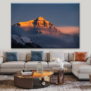 Una splendida stampa su tela con una mozzafiato vista al tramonto sul Monte Everest, paesaggio nepalese, perfetta per la decorazione. - Product Image 3