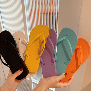 Nouvelles tongs plates confortables de style coréen pour femmes, avec empeigne en plastique, tendance, minimalistes, couleur unie, plage - Product Image 3