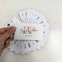 Stampa di biglietti da visita di lusso con stampa offset su carta patinata e laminazione in film
