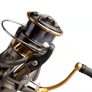 Moulinet spinning Daiwa Aggrest LT avec bobine métallique pour la pêche aux leurres, manivelle droite, pêche en mer et sur roche - Product Image 4