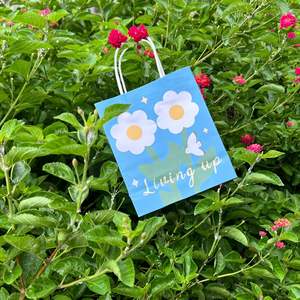 Sac cadeau de dessin animé mignon texte créatif sac cadeau d'anniversaire vente directe d'usine en gros de retour emballage cadeau bagage à main sac en papier Vietnam - Product Image 3