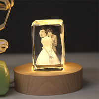 K9 personnalisé vente en gros 3D Laser coeur mariée marié cristal Cube veilleuse piédestal artisanat décoratif autres artisanat en cristal