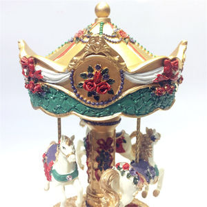 Nueva caja de música para decoración del hogar con diseño de carrusel de <span class=keywords><strong>canciones</strong></span> de feliz cumpleaños, regalo de San Valentín, resina de papel hecha - Product Image 1