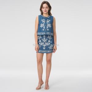 Conjunto de Dos Piezas de Alta Calidad al por Mayor, Top sin Mangas con Bordado Personalizado y Minifalda - Product Image 3