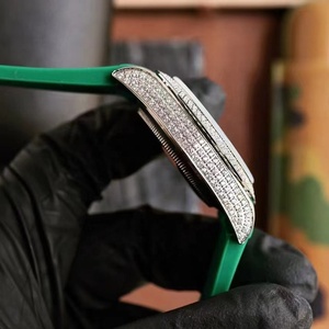 Reloj Deportivo Premium Plateado con Microincrustaciones de Diamantes, Esfera Verde Esmeralda Vibrante, Reloj de Buceo Automático de Cuerda Automática - Product Image 5