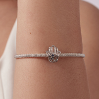 Pendentif religieux main de Hamsa plaqué argent avec œil de saphir, cadeau unisexe