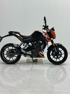 Motocicleta KTM 200 Duke Usada de Alta Calidad - 10,000 km de Bajo Kilometraje - Pintura Original ABS Monocilíndrica Naked Sportbike - Product Image 6