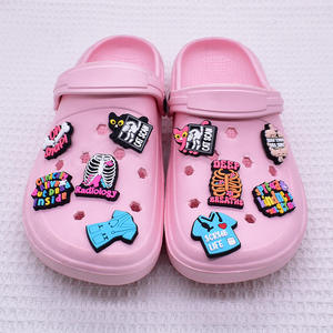 <span class=keywords><strong>Xiami</strong></span> femmes nouveau dessin animé série médicale PVC sabot breloque breloques de chaussures bricolage accessoires détachables chaussure fleurs chaussure transfrontalière - Product Image 1